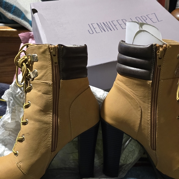 Jennifer Lopez Shoes - Jennifer Lopez platform boots